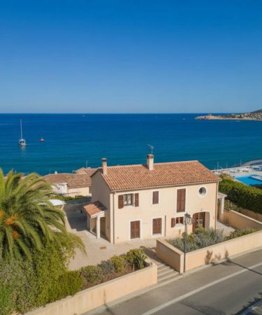 Pourquoi Sainte Maxime séduit de plus en plus de retraités : analyse d’un engouement immobilier durable