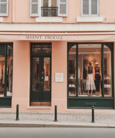 Les plus belles adresses pour faire du shopping chic dans une boutique de luxe saint tropez