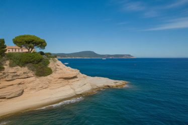Vivre à l’année à Sainte Maxime : qualité de vie, coûts et conseils pour s’installer durablement dans le golfe de Saint-Tropez